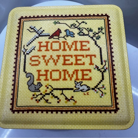 Home Sweet Home Square Tin, Vintage Cross-Stitch Style Home Sweet Home Container - Picture 4 of 9